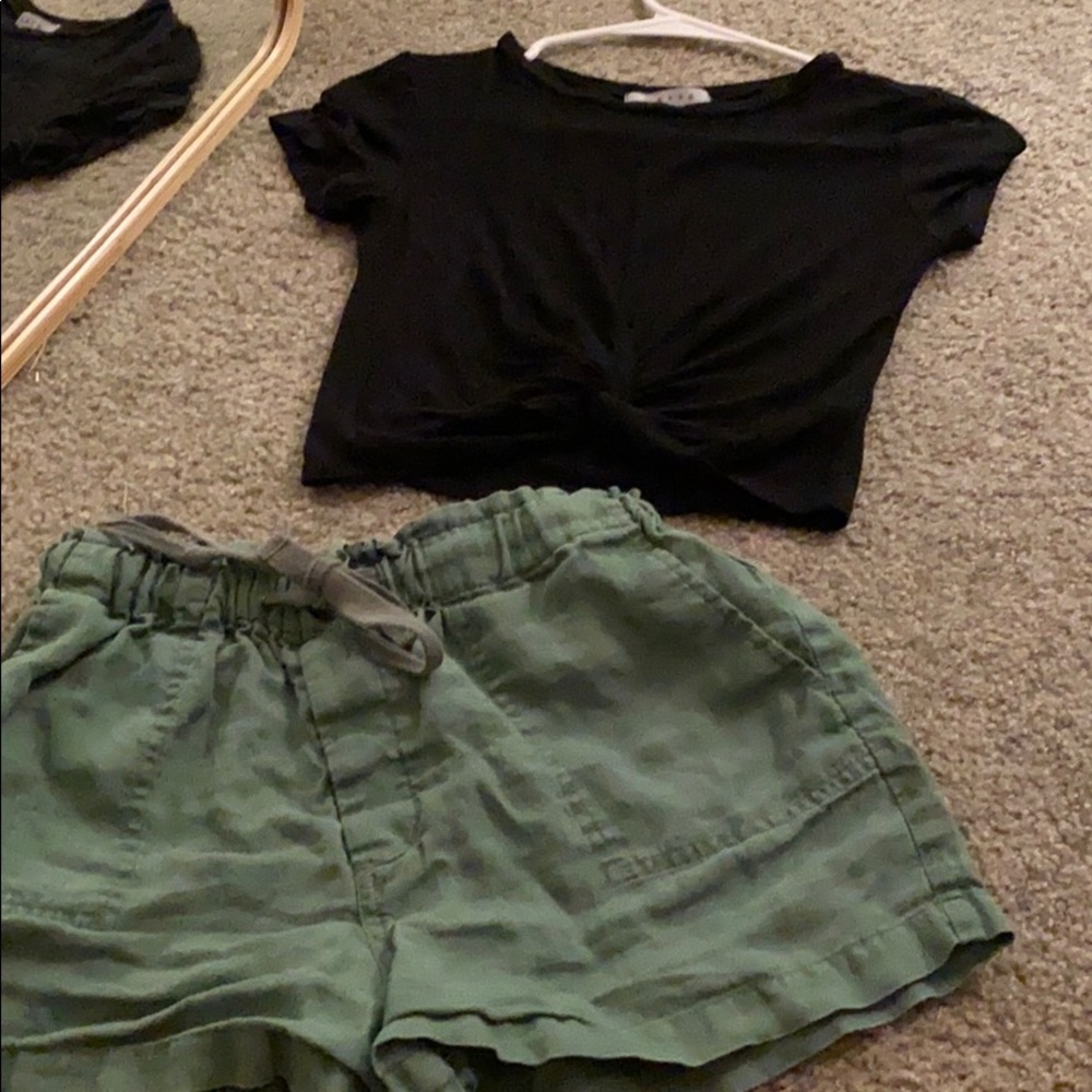 Chic twist top and shorts set!